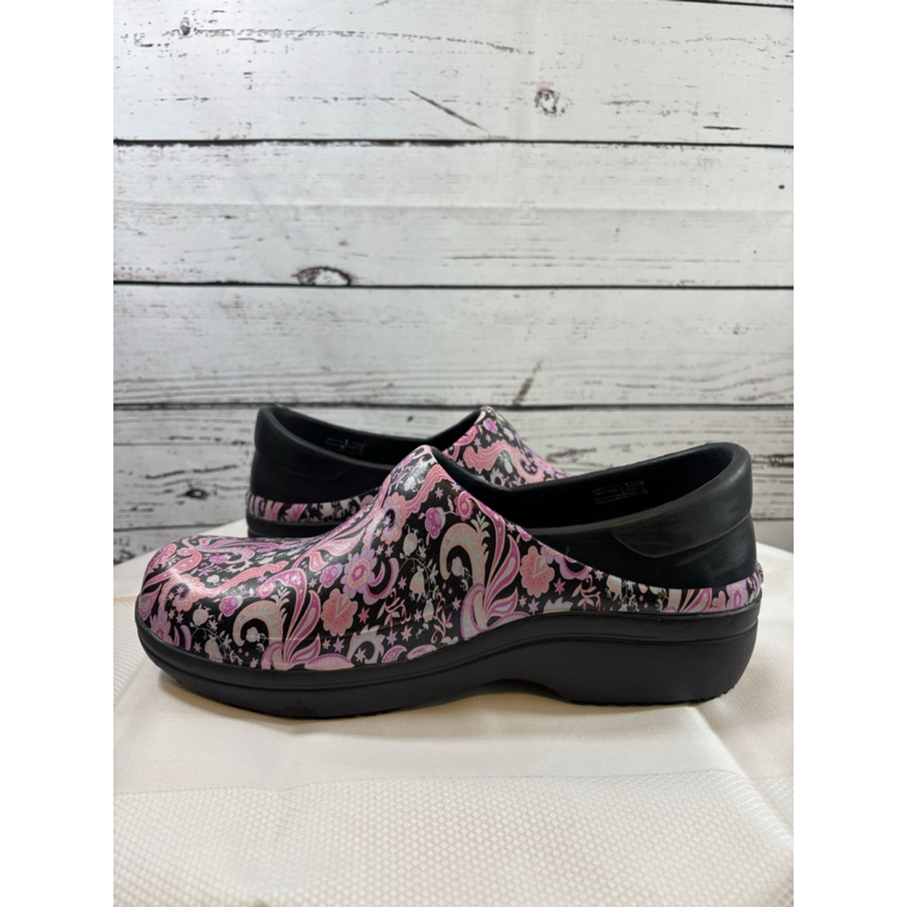 Women's Crocs Mules & Clogs Size 11 Black Pink Purple Paisley Pattern - Picture 4 of 9